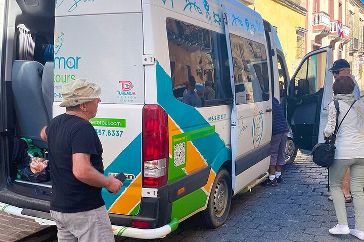 Private Transportation from Barahona to Santiago de los Caballeros - Photo 1 of 6